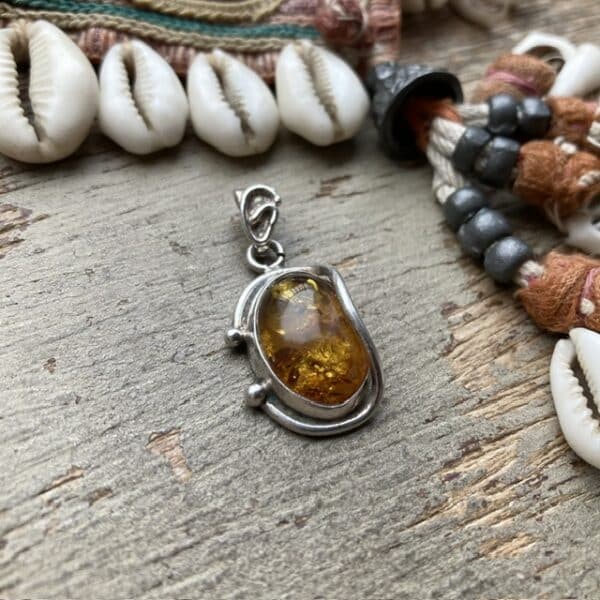 Vintage sterling silver amber pendant