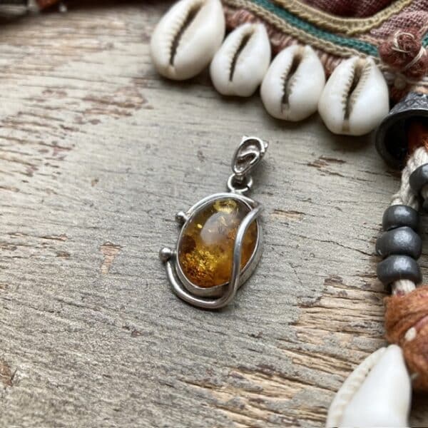 Vintage sterling silver amber pendant