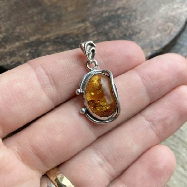 Vintage sterling silver amber pendant