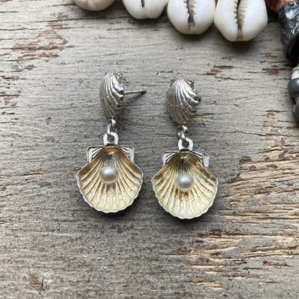 Vintage sterling silver scallop earrings