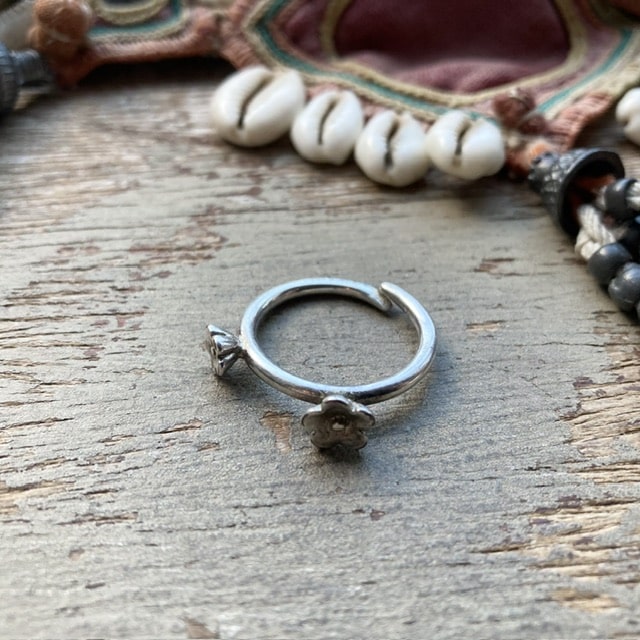 Vintage sterling silver flower ring